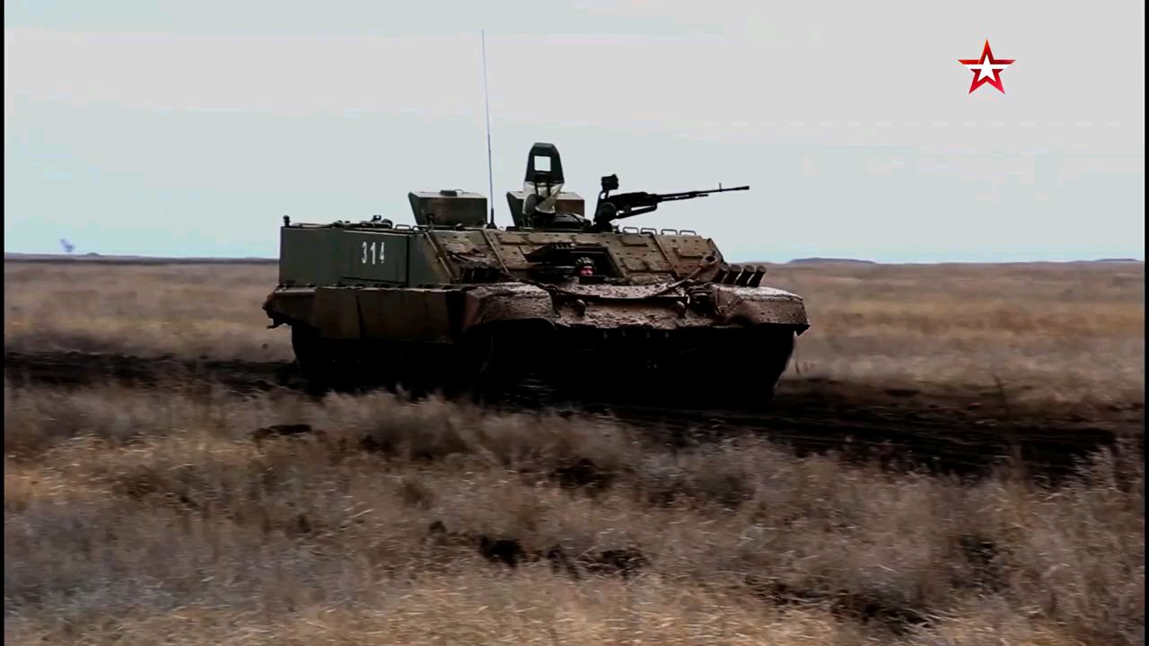 «Солнцепек»摧毁了«противника»的专列